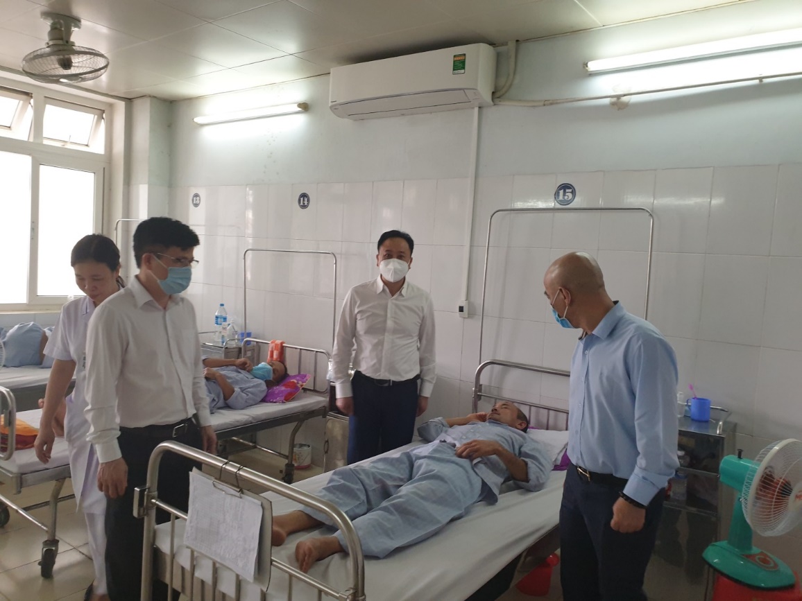 Thăm khu điều trị bệnh nhân ngoại trú của khoa RHM-BV HN ĐK Nghệ An